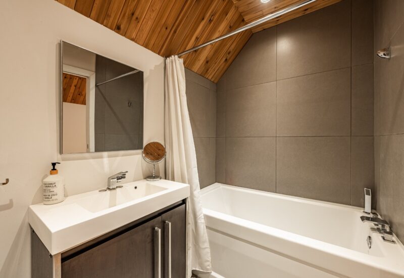 2211 Ch. du Bord-du-Lac  Montréal (L&rsquo;Île-Bizard/Sainte-Geneviève) (Montréal)