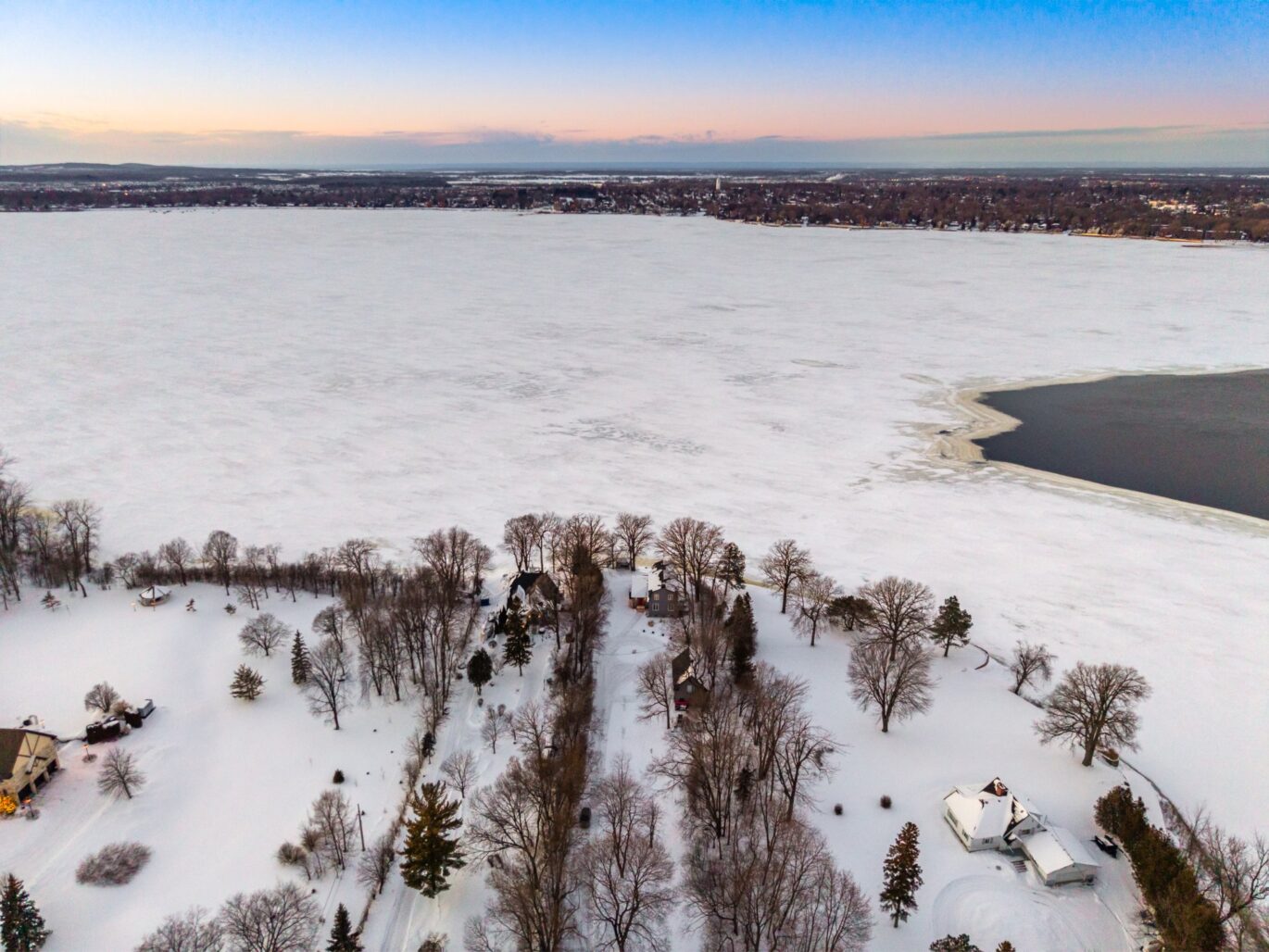 2211 Ch. du Bord-du-Lac  Montréal (L&rsquo;Île-Bizard/Sainte-Geneviève) (Montréal)