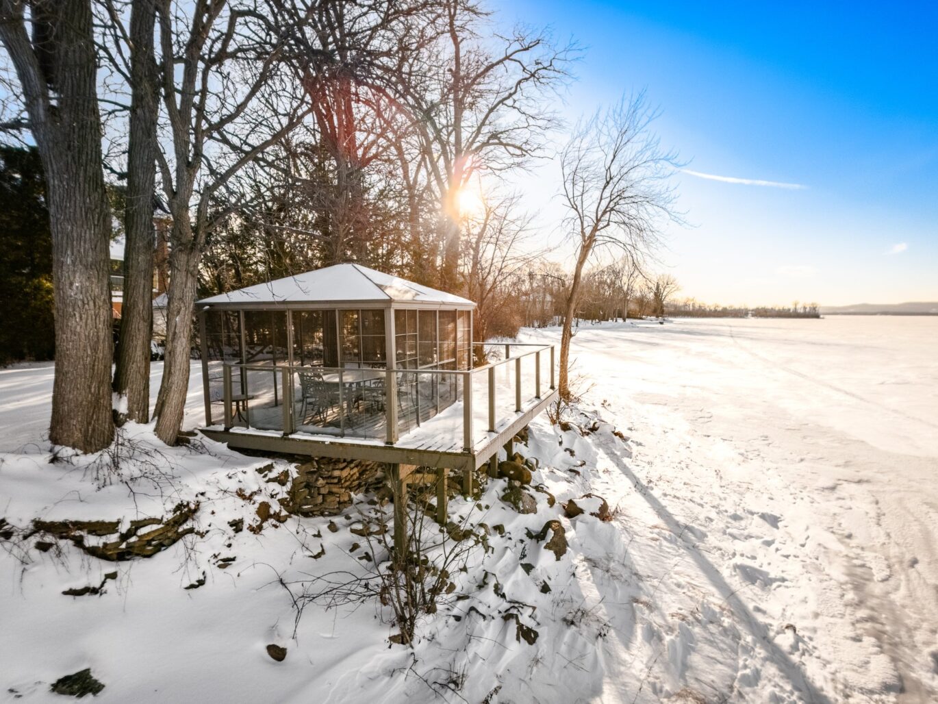 2211 Ch. du Bord-du-Lac  Montréal (L&rsquo;Île-Bizard/Sainte-Geneviève) (Montréal)