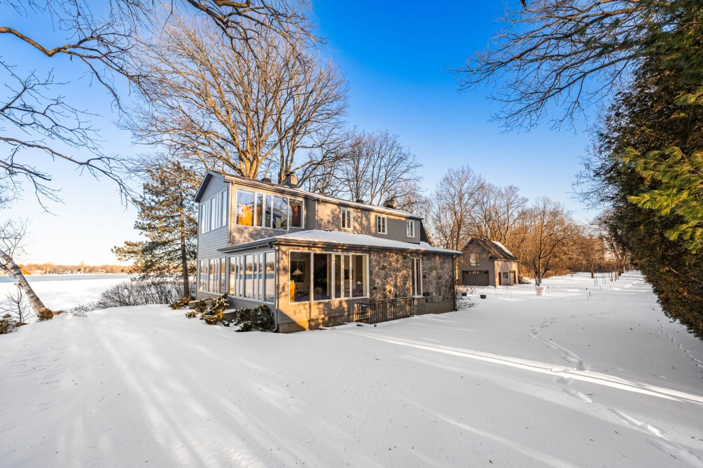 2211 Ch. du Bord-du-Lac  Montréal (L&rsquo;Île-Bizard/Sainte-Geneviève) (Montréal)