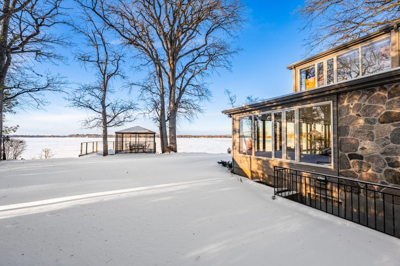 2211 Ch. du Bord-du-Lac  Montréal (L&rsquo;Île-Bizard/Sainte-Geneviève) (Montréal)