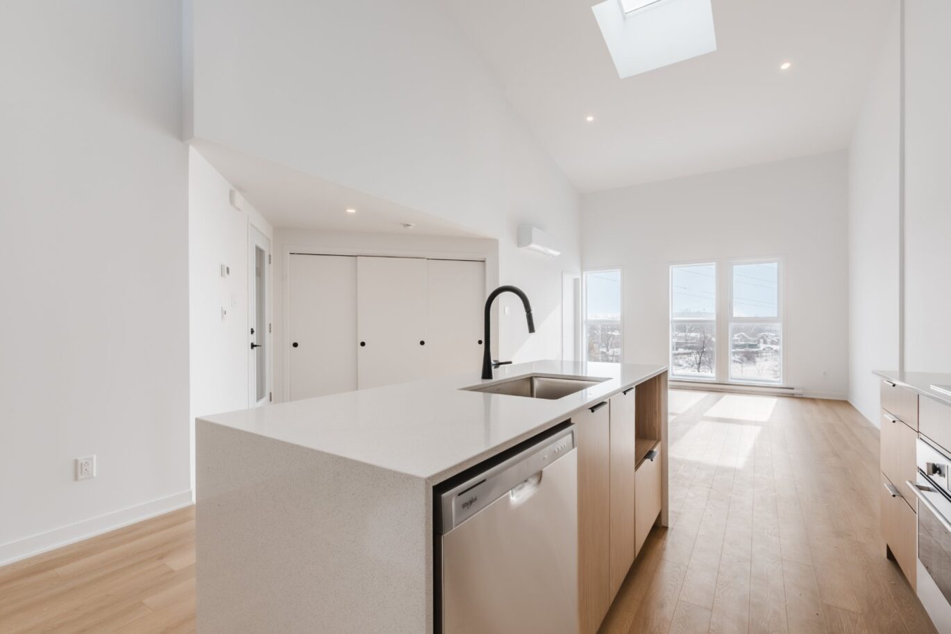 6801 Boul. De La Vérendrye #301  Montréal (Le Sud-Ouest) (Montréal)