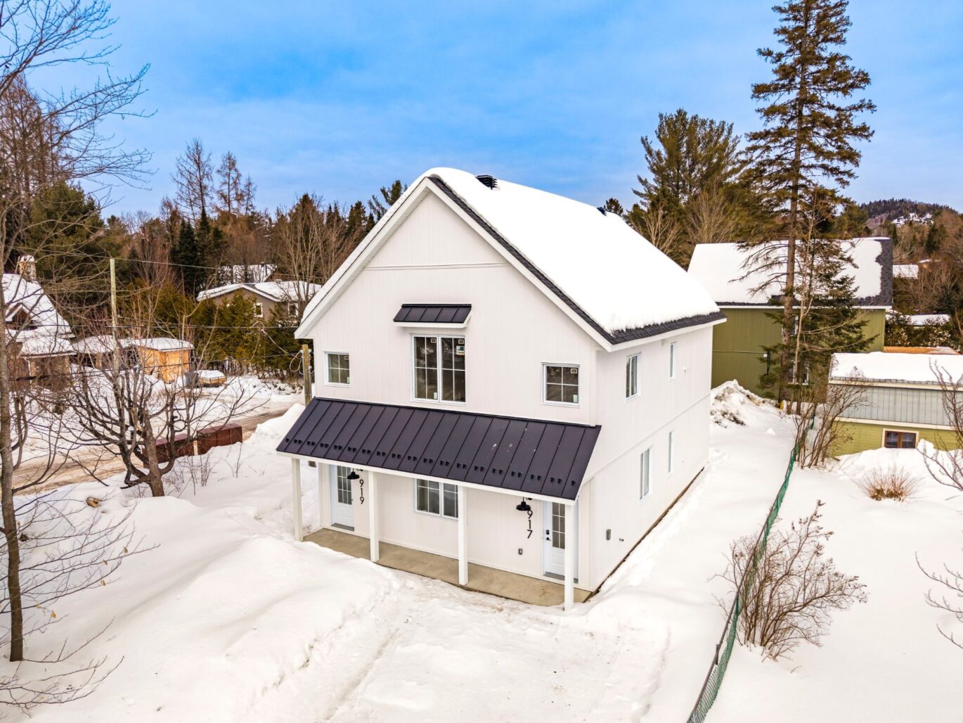 917 – 919 Ch. de la Rivière  Val-David (Laurentides)