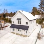 917 – 919 Ch. de la Rivière  Val-David (Laurentides)