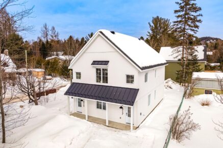 917 – 919 Ch. de la Rivière  Val-David (Laurentides)