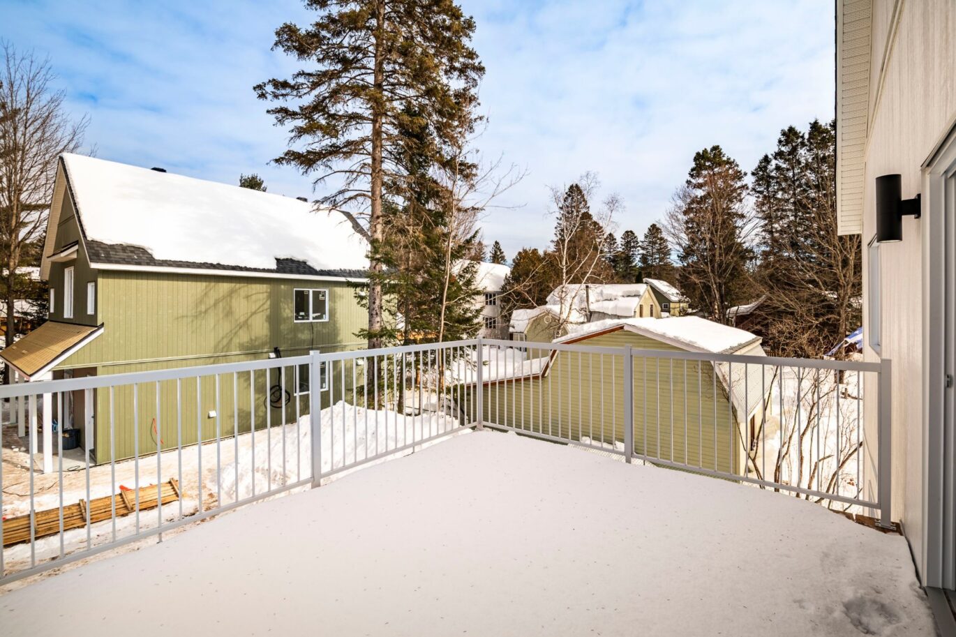 917 – 919 Ch. de la Rivière  Val-David (Laurentides)