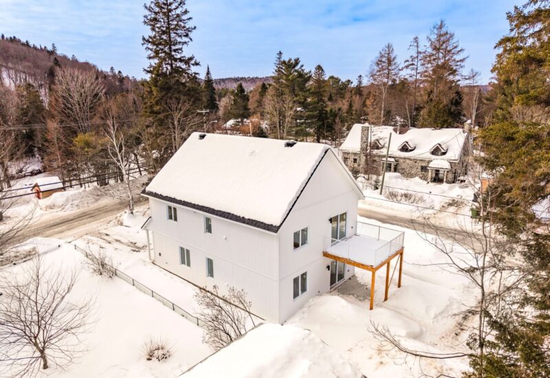 917 – 919 Ch. de la Rivière  Val-David (Laurentides)