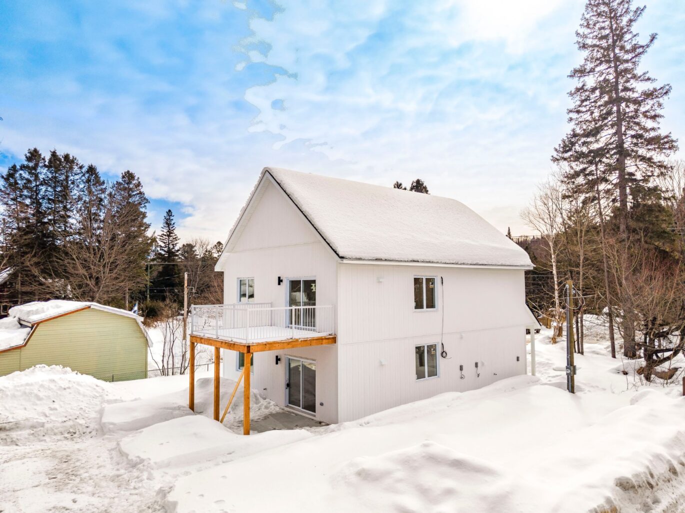 917 – 919 Ch. de la Rivière  Val-David (Laurentides)