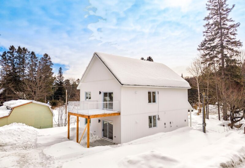 917 – 919 Ch. de la Rivière  Val-David (Laurentides)