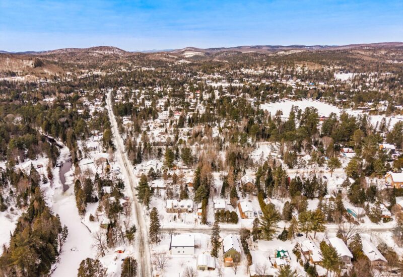 917 – 919 Ch. de la Rivière  Val-David (Laurentides)