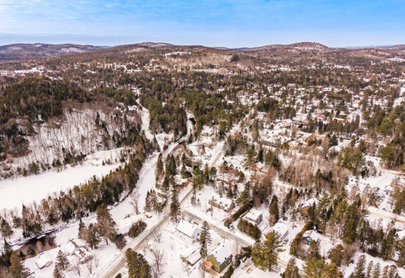 917 – 919 Ch. de la Rivière  Val-David (Laurentides)