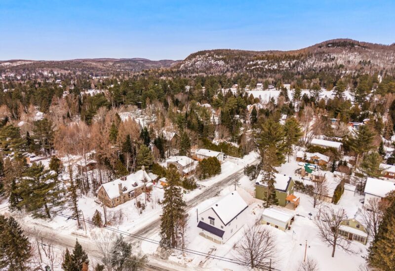 917 – 919 Ch. de la Rivière  Val-David (Laurentides)