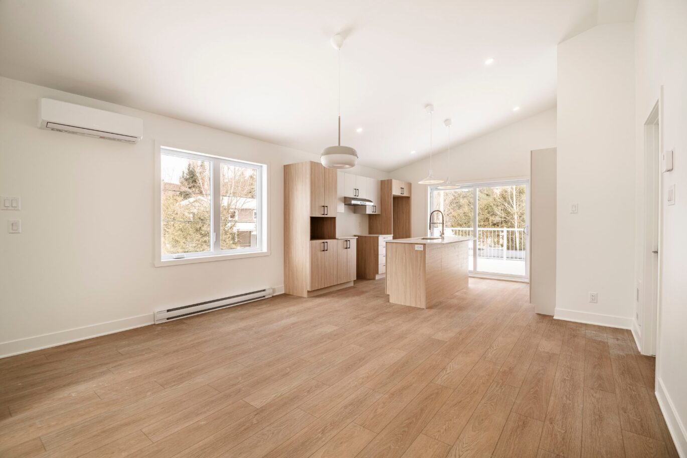 917 – 919 Ch. de la Rivière  Val-David (Laurentides)