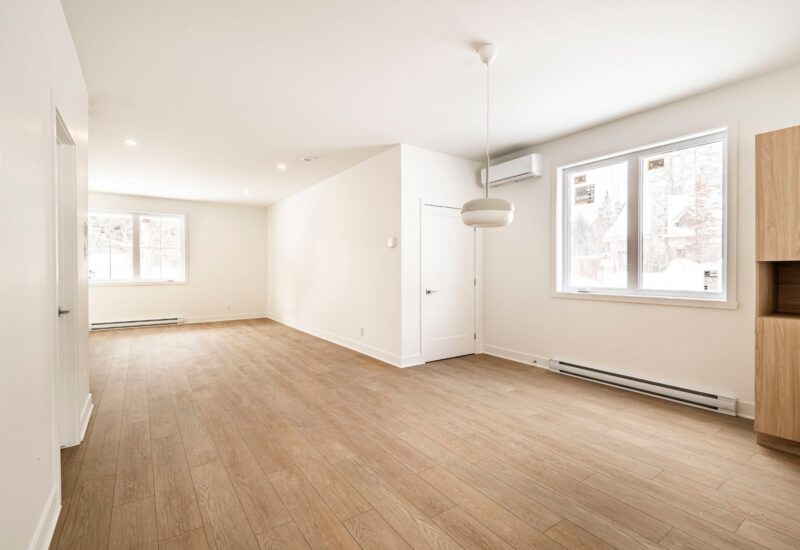 917 – 919 Ch. de la Rivière  Val-David (Laurentides)