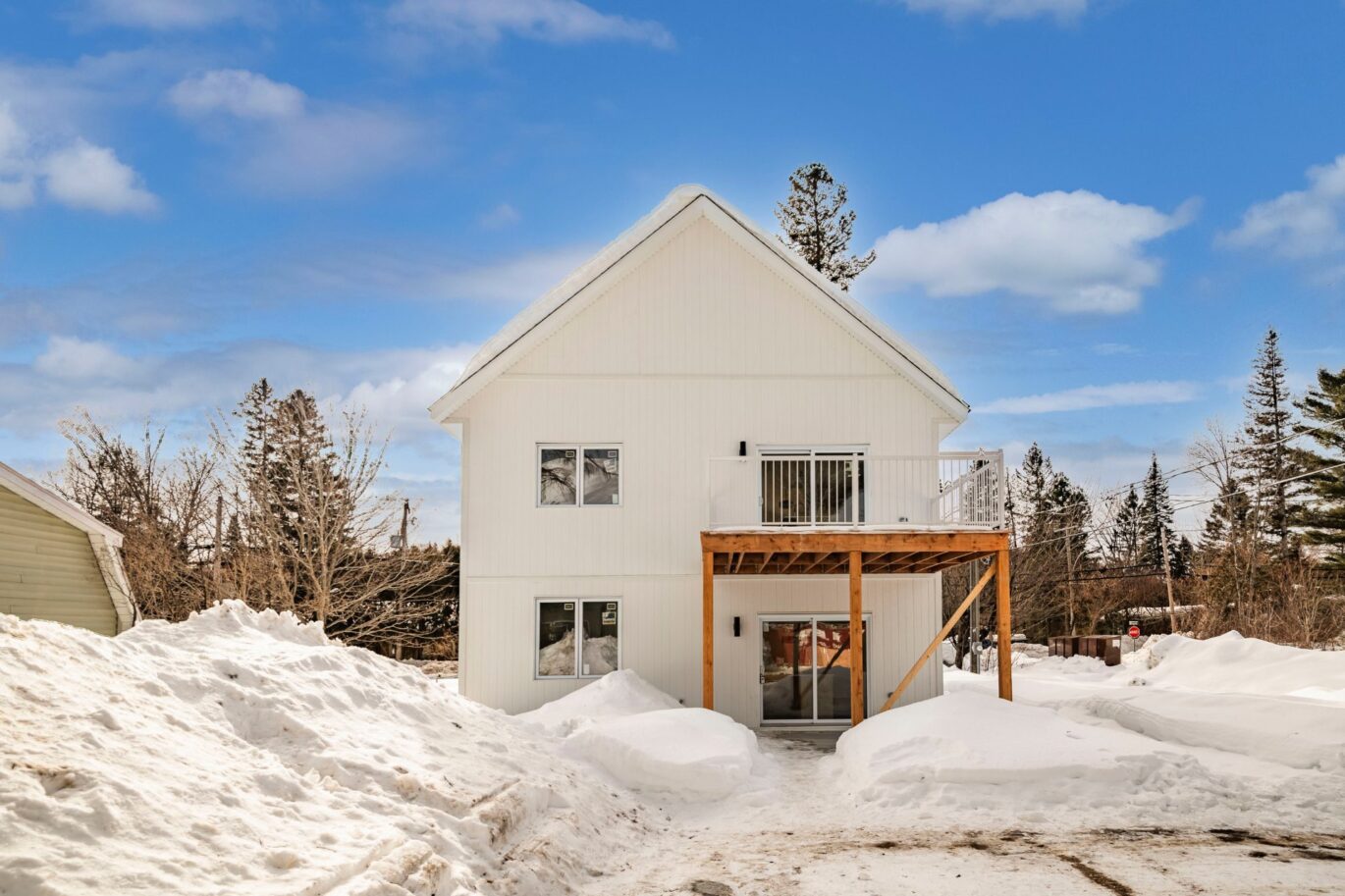 917 – 919 Ch. de la Rivière  Val-David (Laurentides)