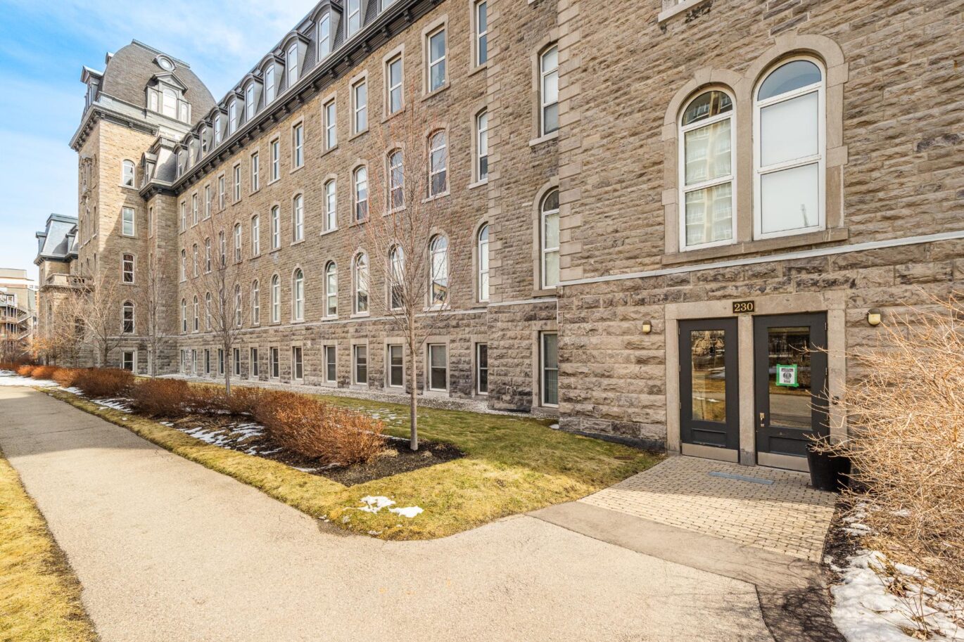 230 Rue Sherbrooke E. #408  Montréal (Ville-Marie) (Montréal)