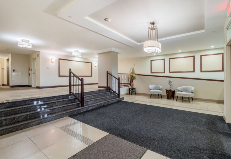 6800 Boul. Henri-Bourassa O. #104  Montréal (Saint-Laurent) (Montréal)