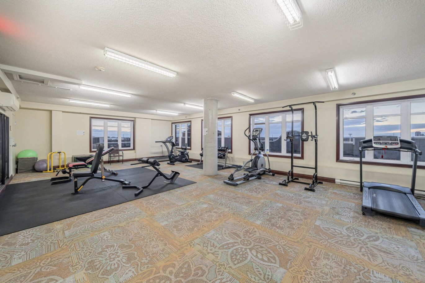 6800 Boul. Henri-Bourassa O. #104  Montréal (Saint-Laurent) (Montréal)