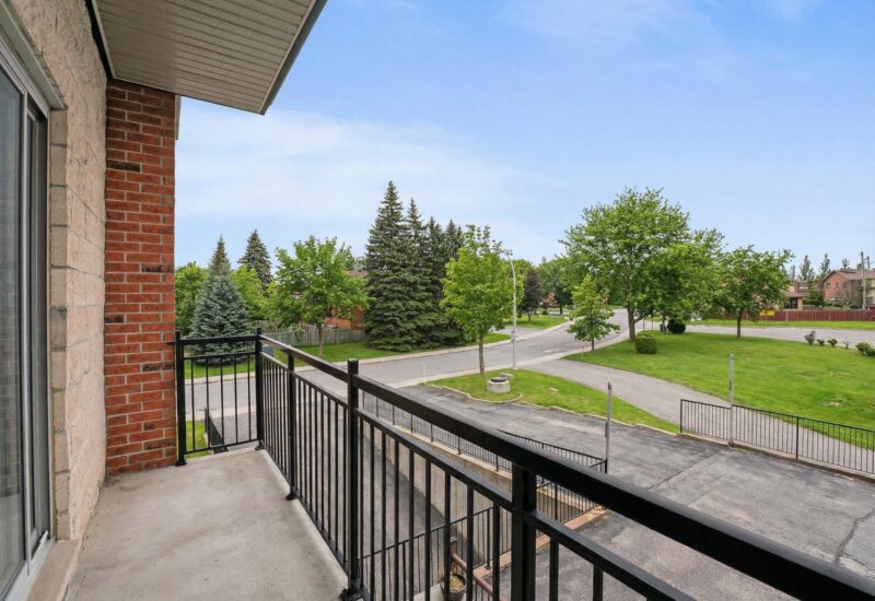 2700 Boul. de la Côte-Vertu #208  Montréal (Saint-Laurent) (Montréal)