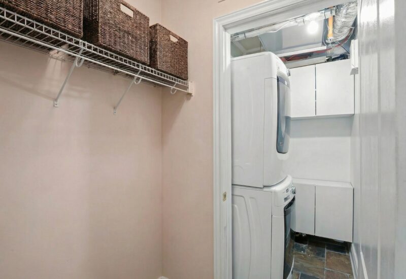 2700 Boul. de la Côte-Vertu #208  Montréal (Saint-Laurent) (Montréal)