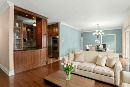 2700 Boul. de la Côte-Vertu #208  Montréal (Saint-Laurent) (Montréal)