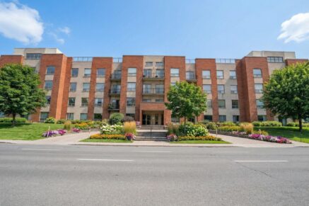 2700 Boul. de la Côte-Vertu #208  Montréal (Saint-Laurent) (Montréal)