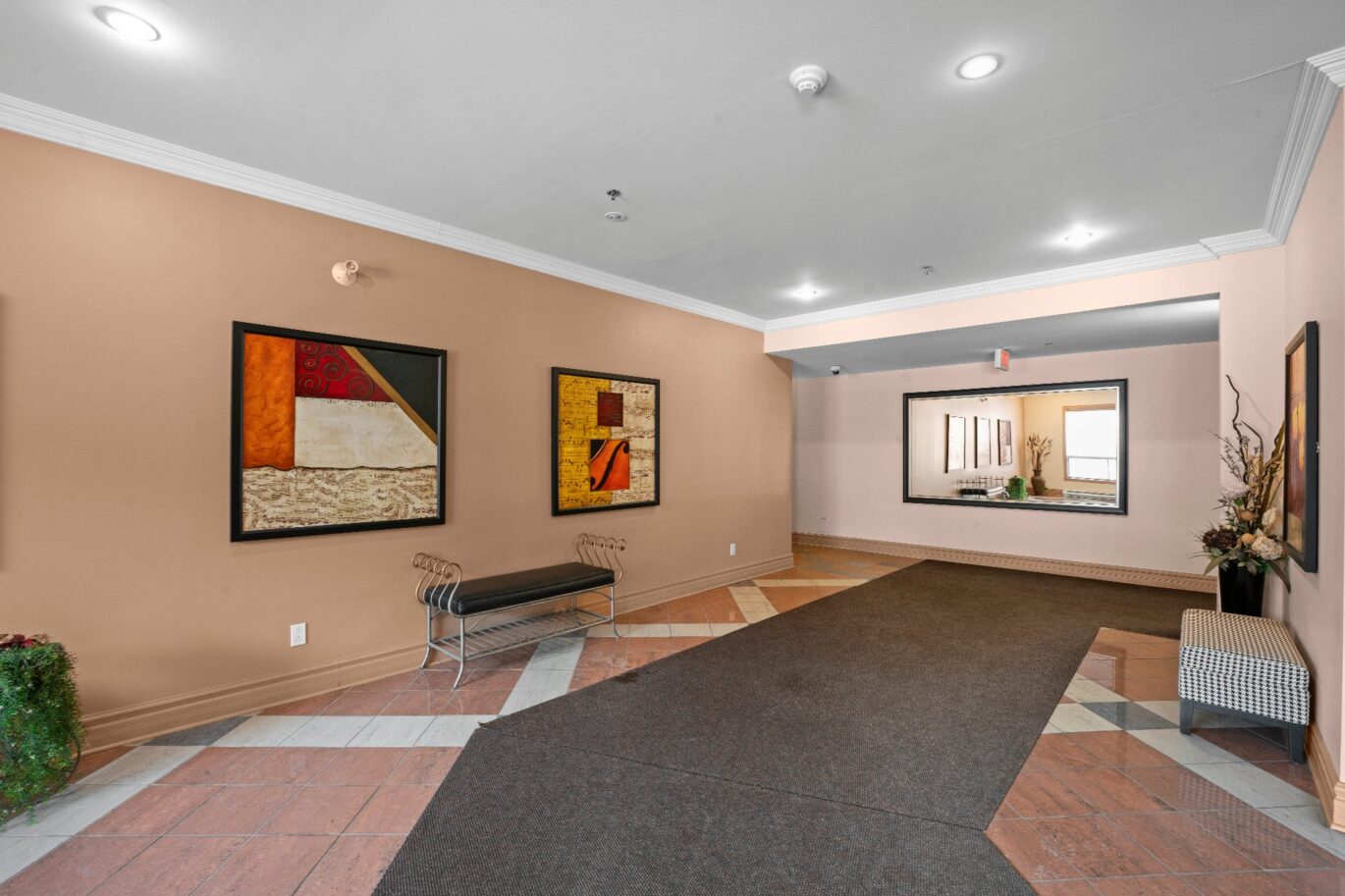 2700 Boul. de la Côte-Vertu #208  Montréal (Saint-Laurent) (Montréal)