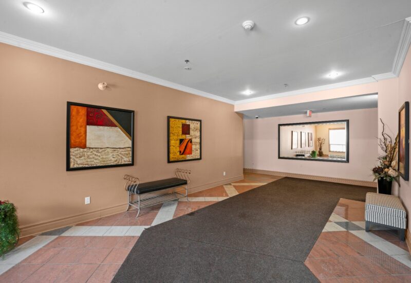 2700 Boul. de la Côte-Vertu #208  Montréal (Saint-Laurent) (Montréal)