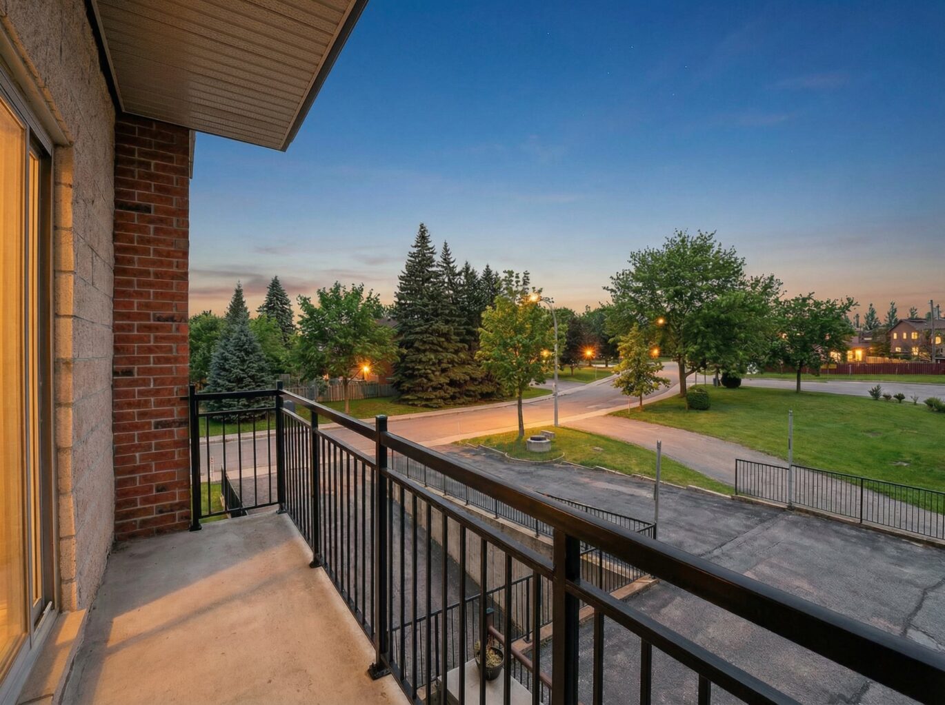 2700 Boul. de la Côte-Vertu #208  Montréal (Saint-Laurent) (Montréal)