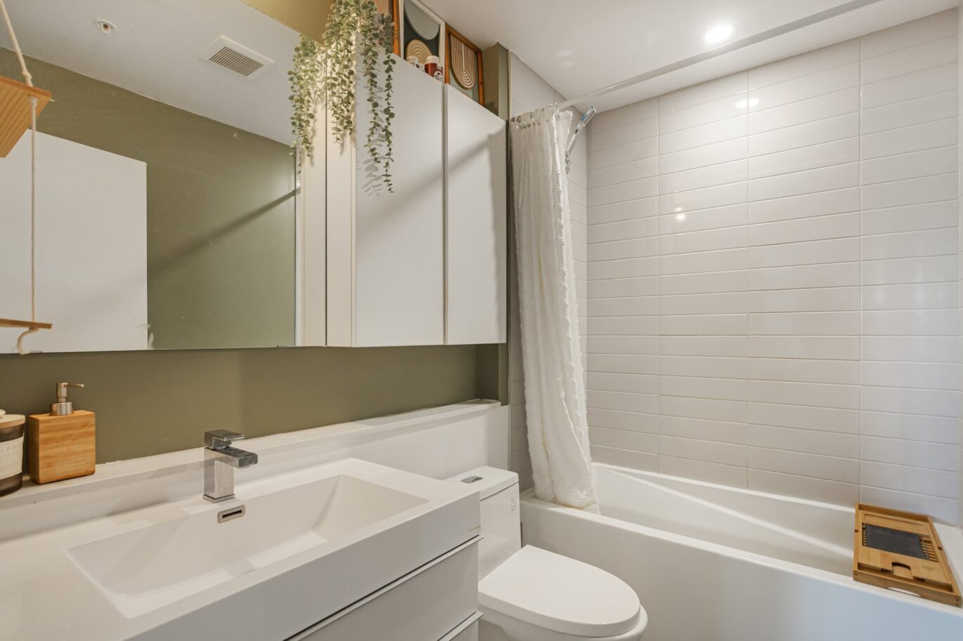 6 Av. Donegani #201  Pointe-Claire (Montréal)