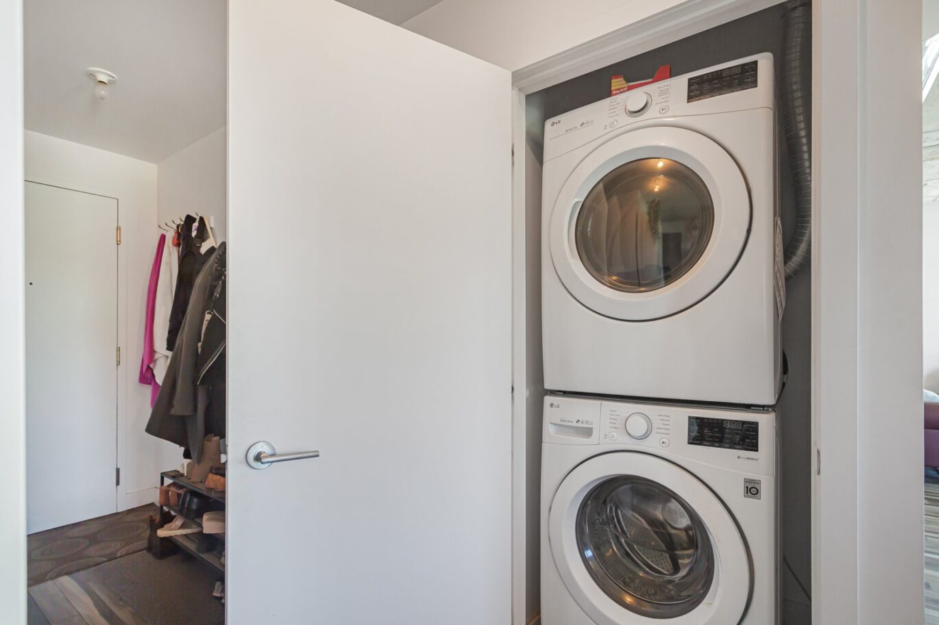 6 Av. Donegani #201  Pointe-Claire (Montréal)