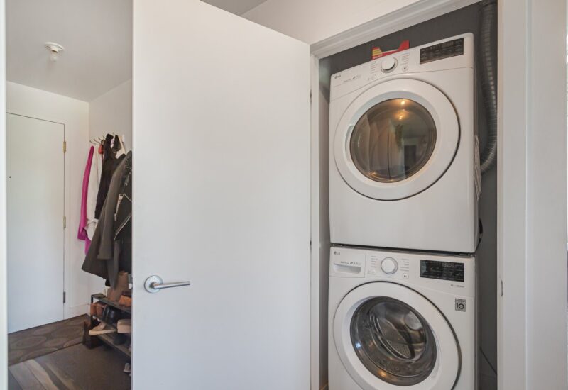 6 Av. Donegani #201  Pointe-Claire (Montréal)