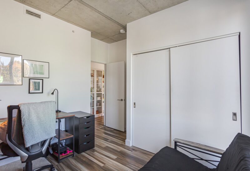 6 Av. Donegani #201  Pointe-Claire (Montréal)