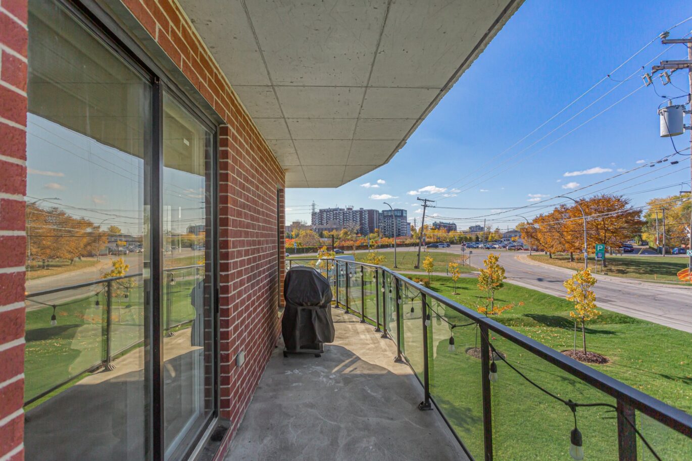 6 Av. Donegani #201  Pointe-Claire (Montréal)