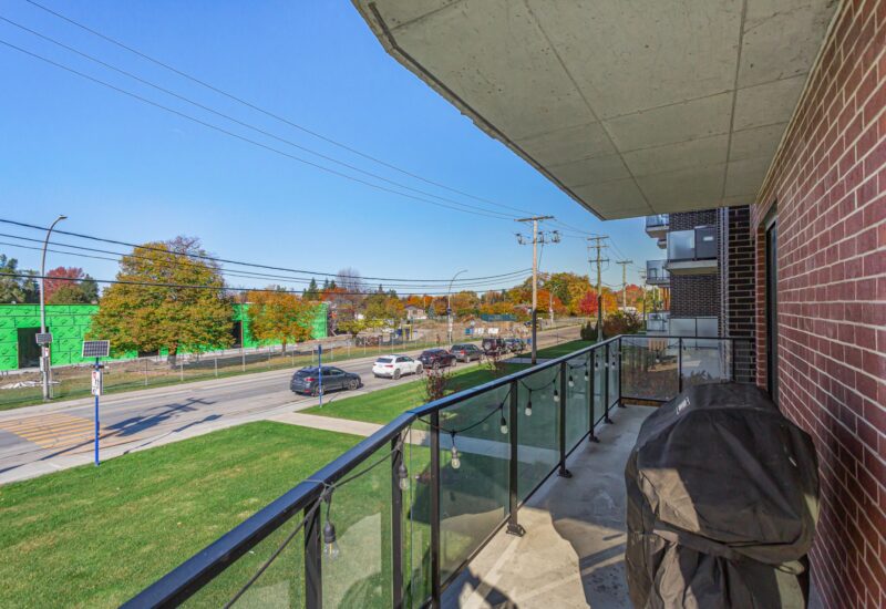 6 Av. Donegani #201  Pointe-Claire (Montréal)