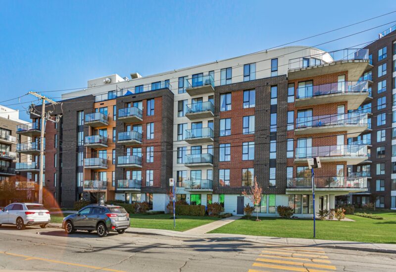 6 Av. Donegani #201  Pointe-Claire (Montréal)