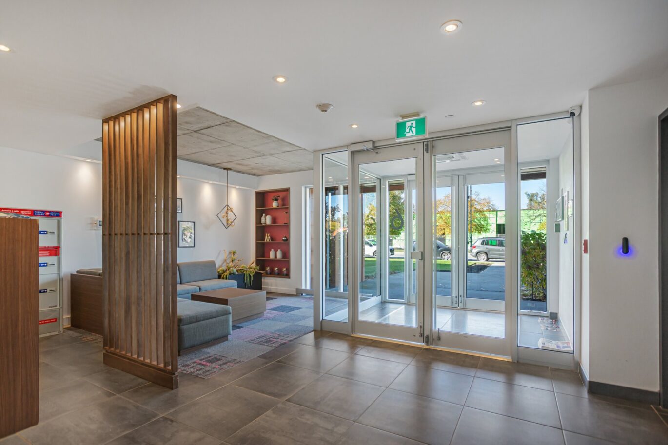 6 Av. Donegani #201  Pointe-Claire (Montréal)