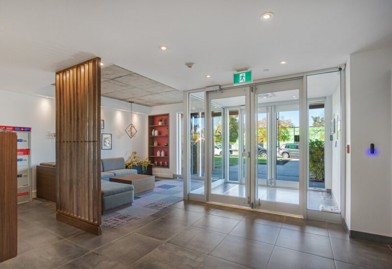 6 Av. Donegani #201  Pointe-Claire (Montréal)