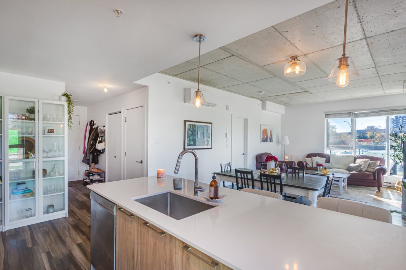 6 Av. Donegani #201  Pointe-Claire (Montréal)