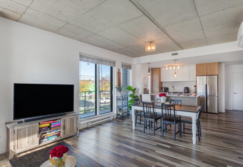 6 Av. Donegani #201  Pointe-Claire (Montréal)