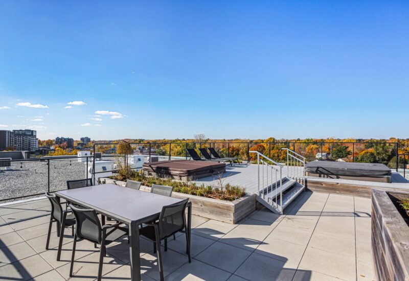 6 Av. Donegani #201  Pointe-Claire (Montréal)