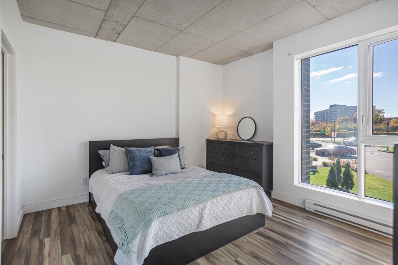 6 Av. Donegani #201  Pointe-Claire (Montréal)