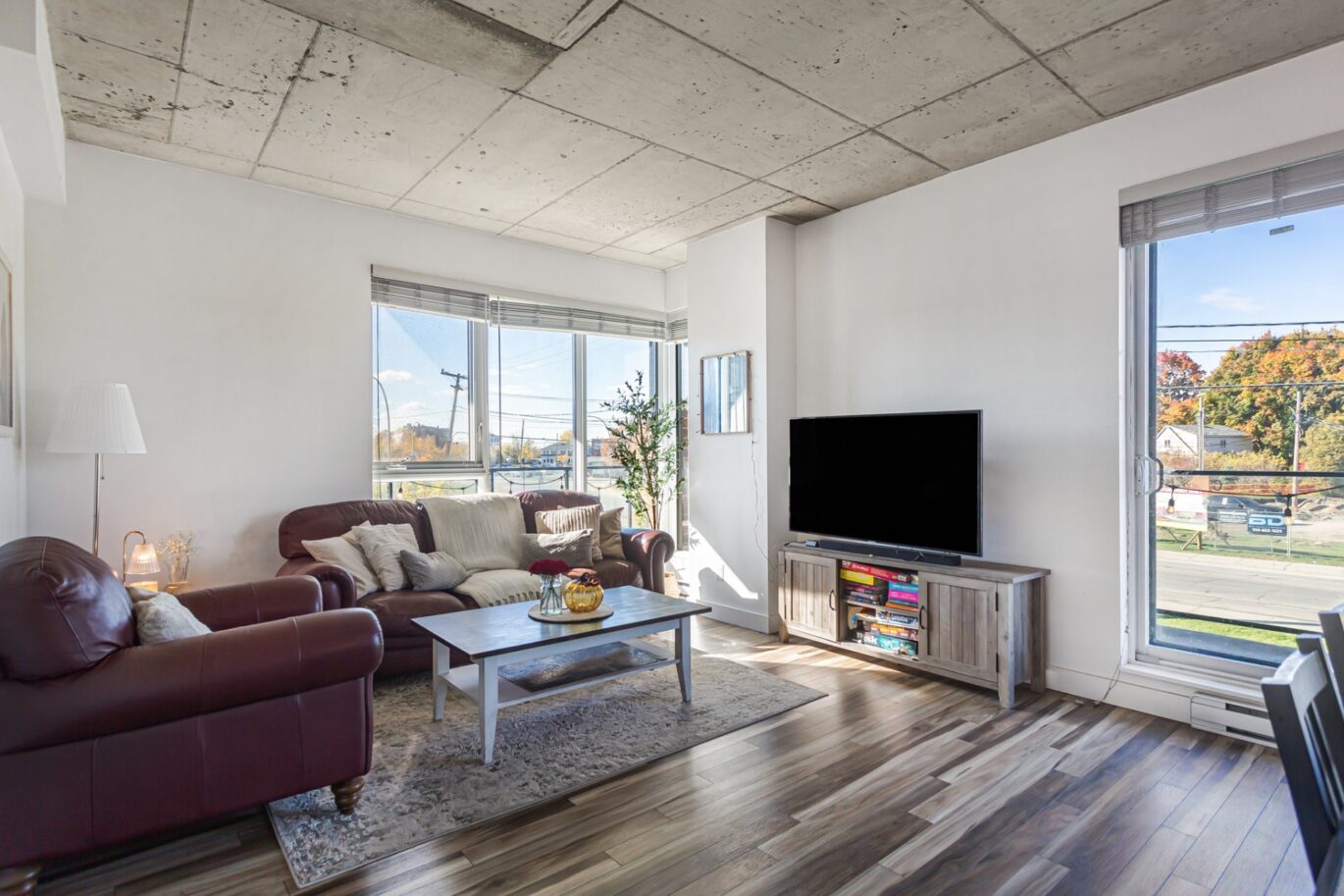 6 Av. Donegani #201  Pointe-Claire (Montréal)