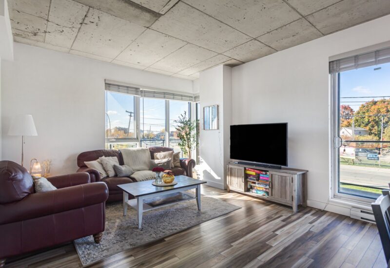 6 Av. Donegani #201  Pointe-Claire (Montréal)