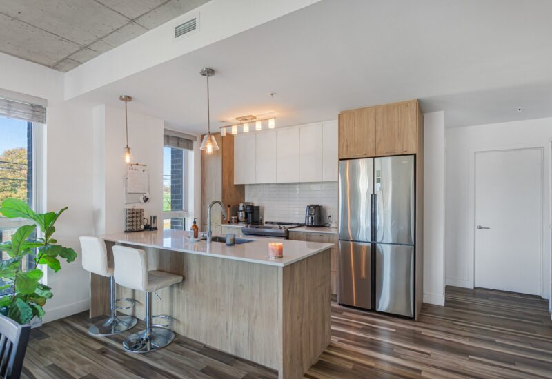 6 Av. Donegani #201  Pointe-Claire (Montréal)