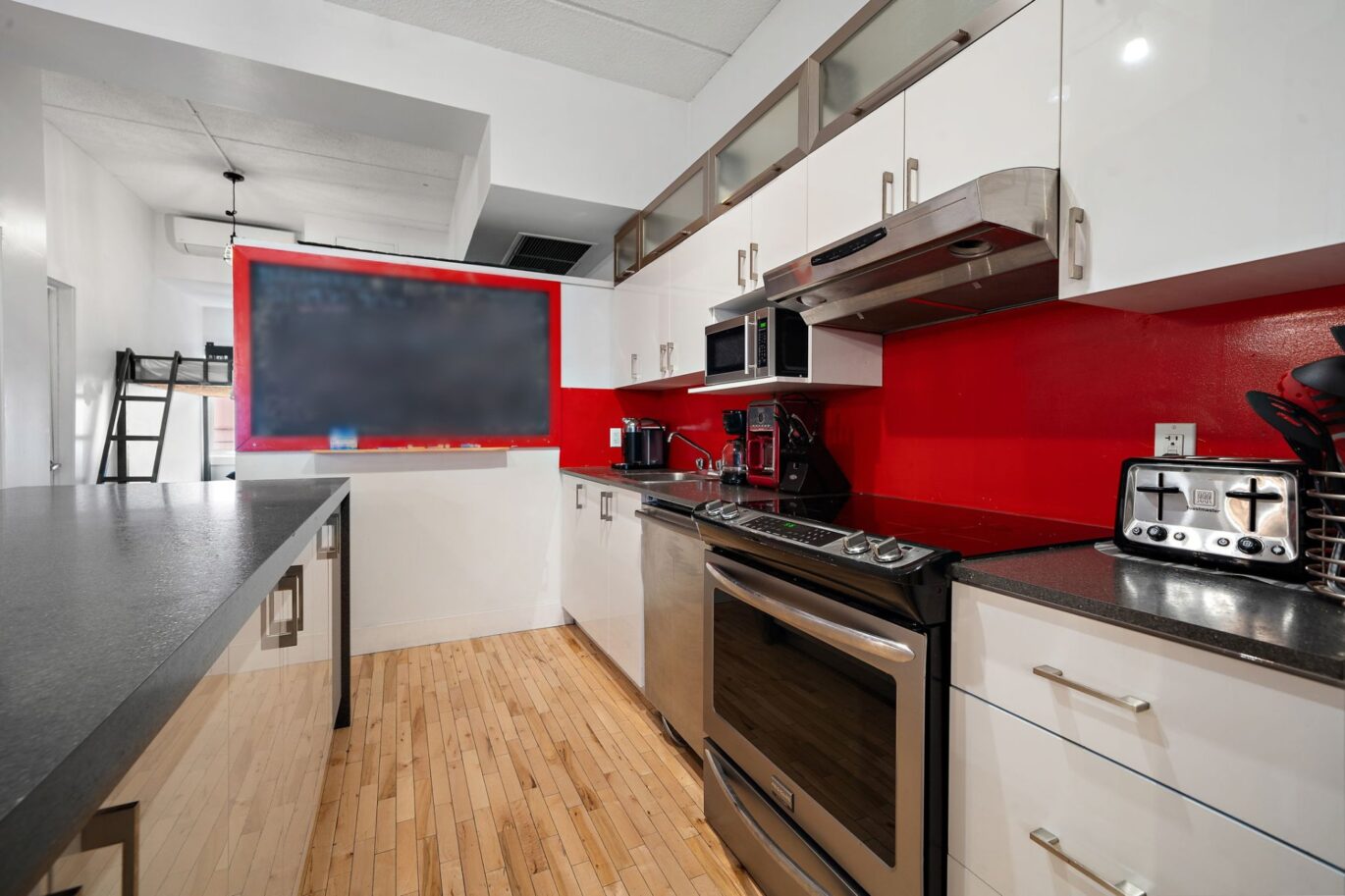 8049 Rue St-Hubert  Montréal (Villeray/Saint-Michel/Parc-Extension) (Montréal)