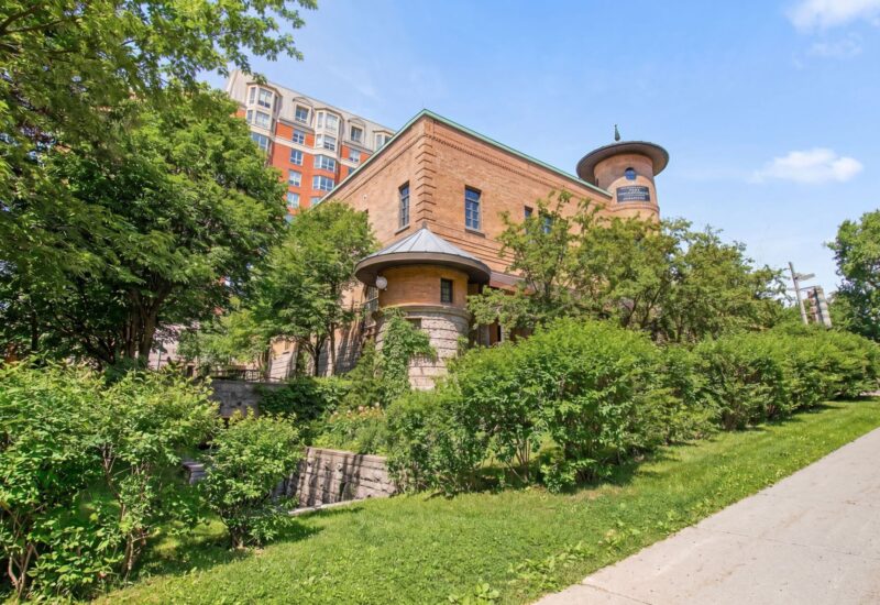 680 Av. Victoria  Westmount (Montréal)