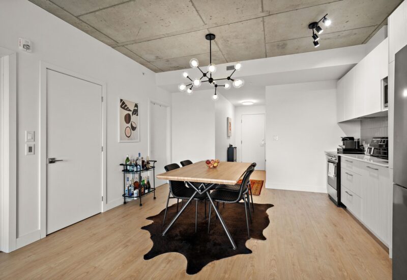 10 Av. Donegani #913 Pointe-Claire (Montréal)