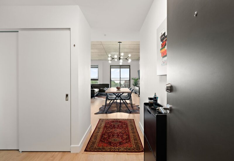 10 Av. Donegani #913 Pointe-Claire (Montréal)
