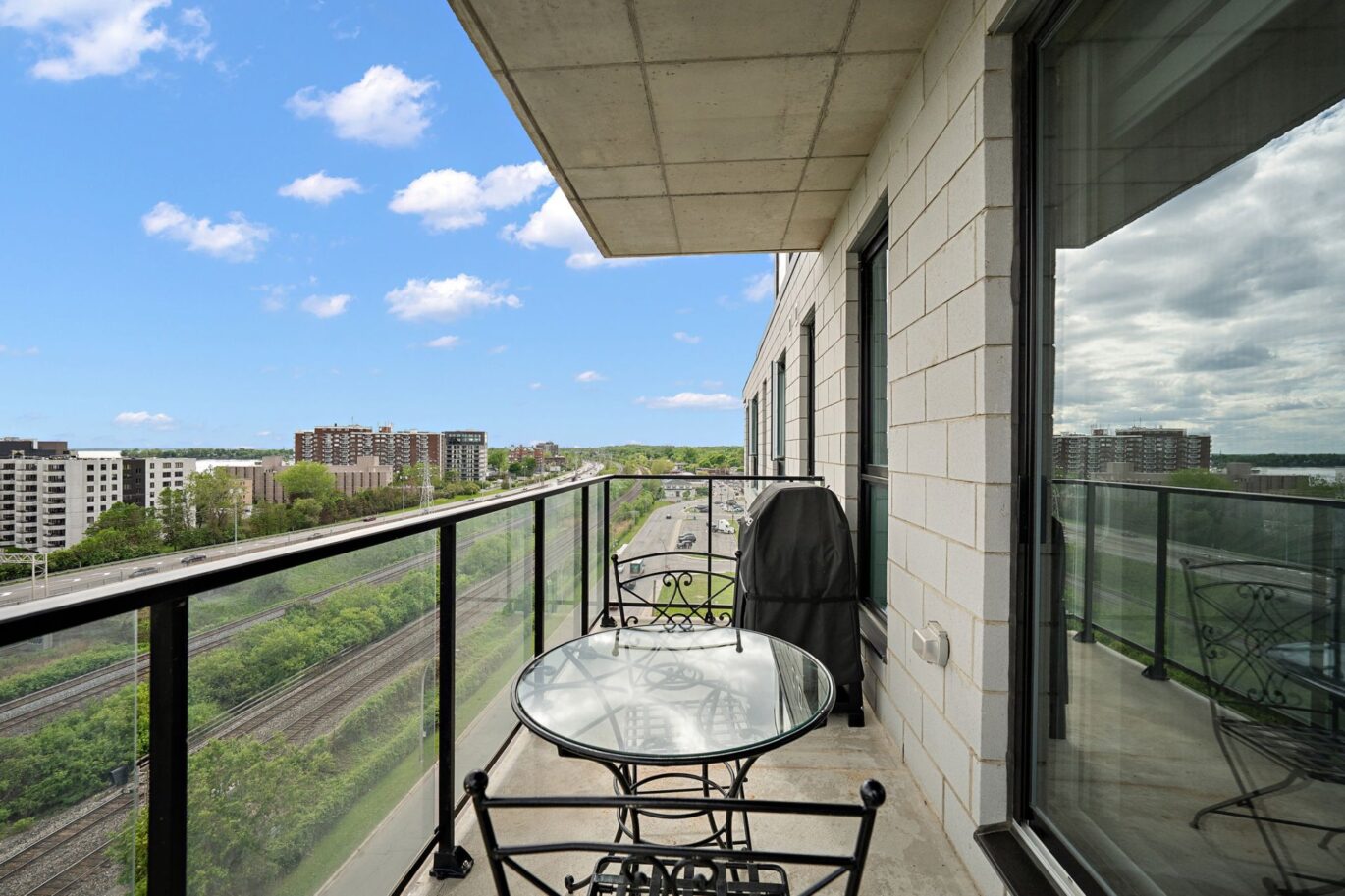 10 Av. Donegani #913 Pointe-Claire (Montréal)